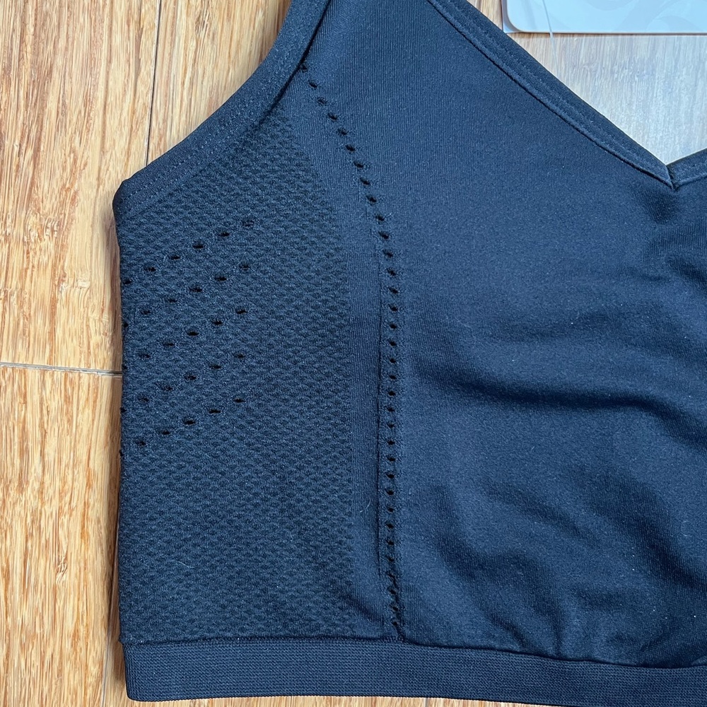 Fabletics Sports Bra Black Size Small NWT - Picture 2 of 4